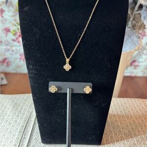 Elegant Gold Flower Pendant Necklace and Earring Set